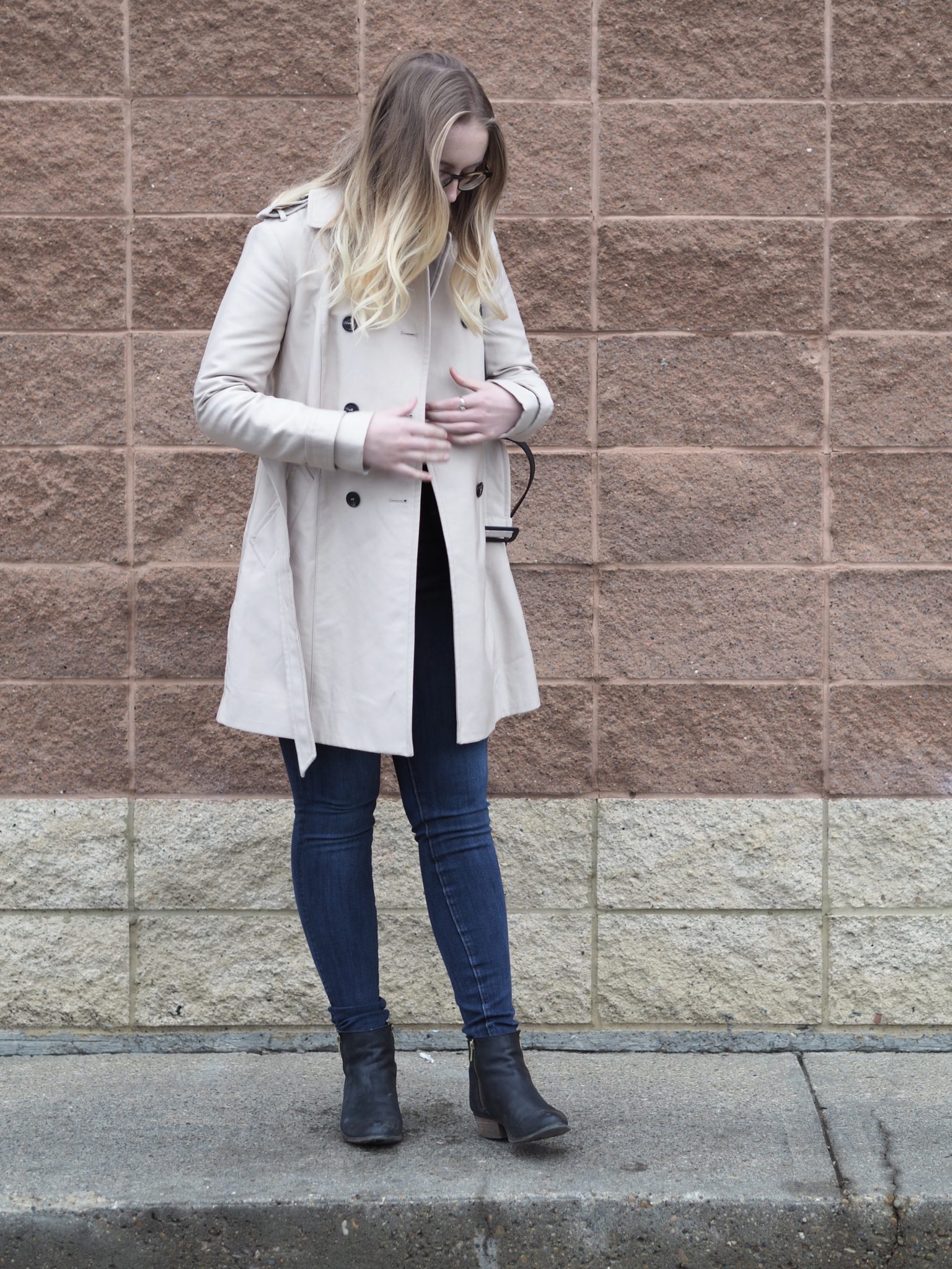 Zara Trench Coat Strung in Gold {Zara Trench, American Eagle Jeans, Steve Madden Boots, Street Level Bag}