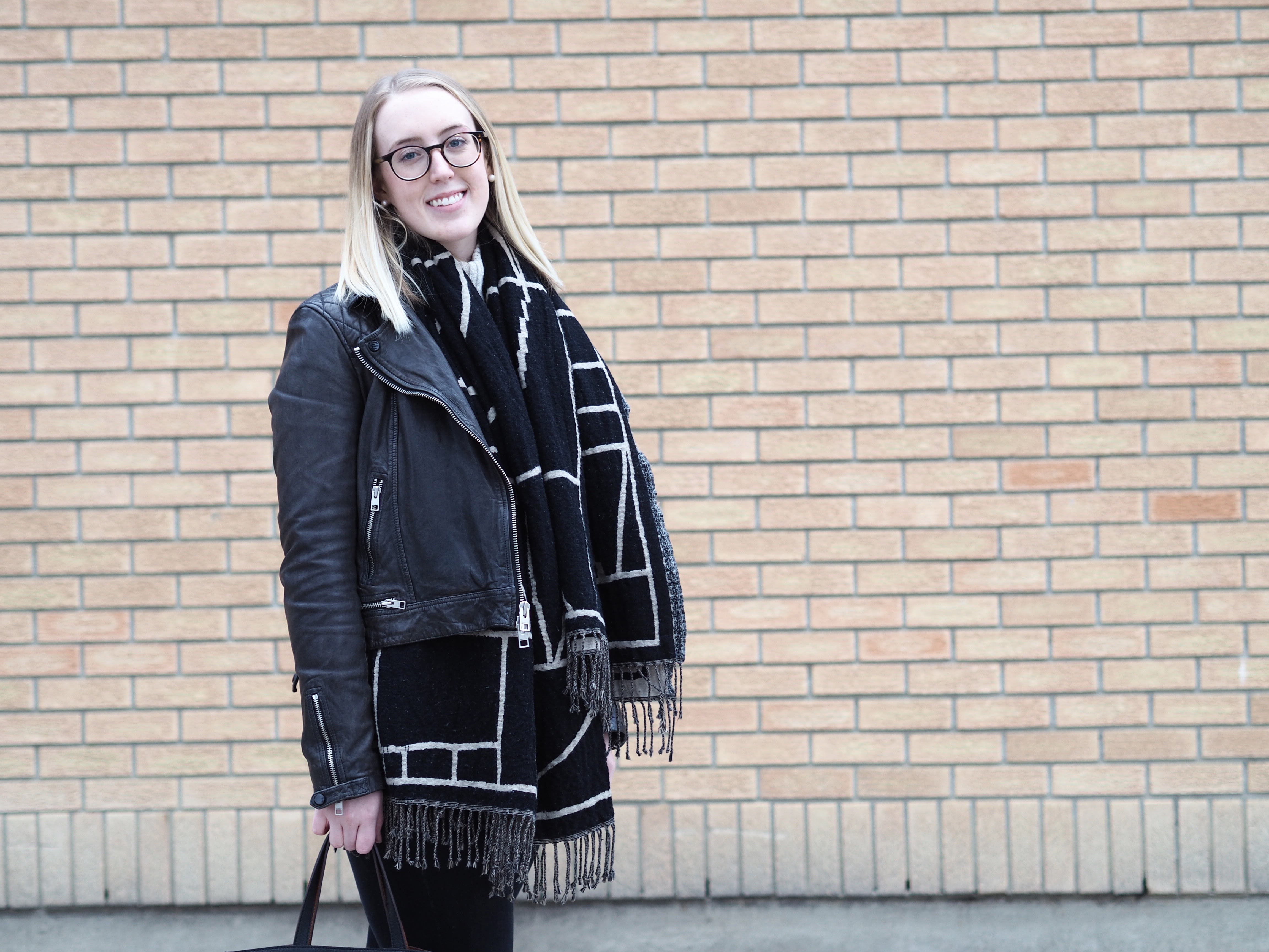 Casual Winter Brunch - Strungingold {Aritzia blanket scarf, American Eagle jeans, sweater, bag, Steve Madden boots}