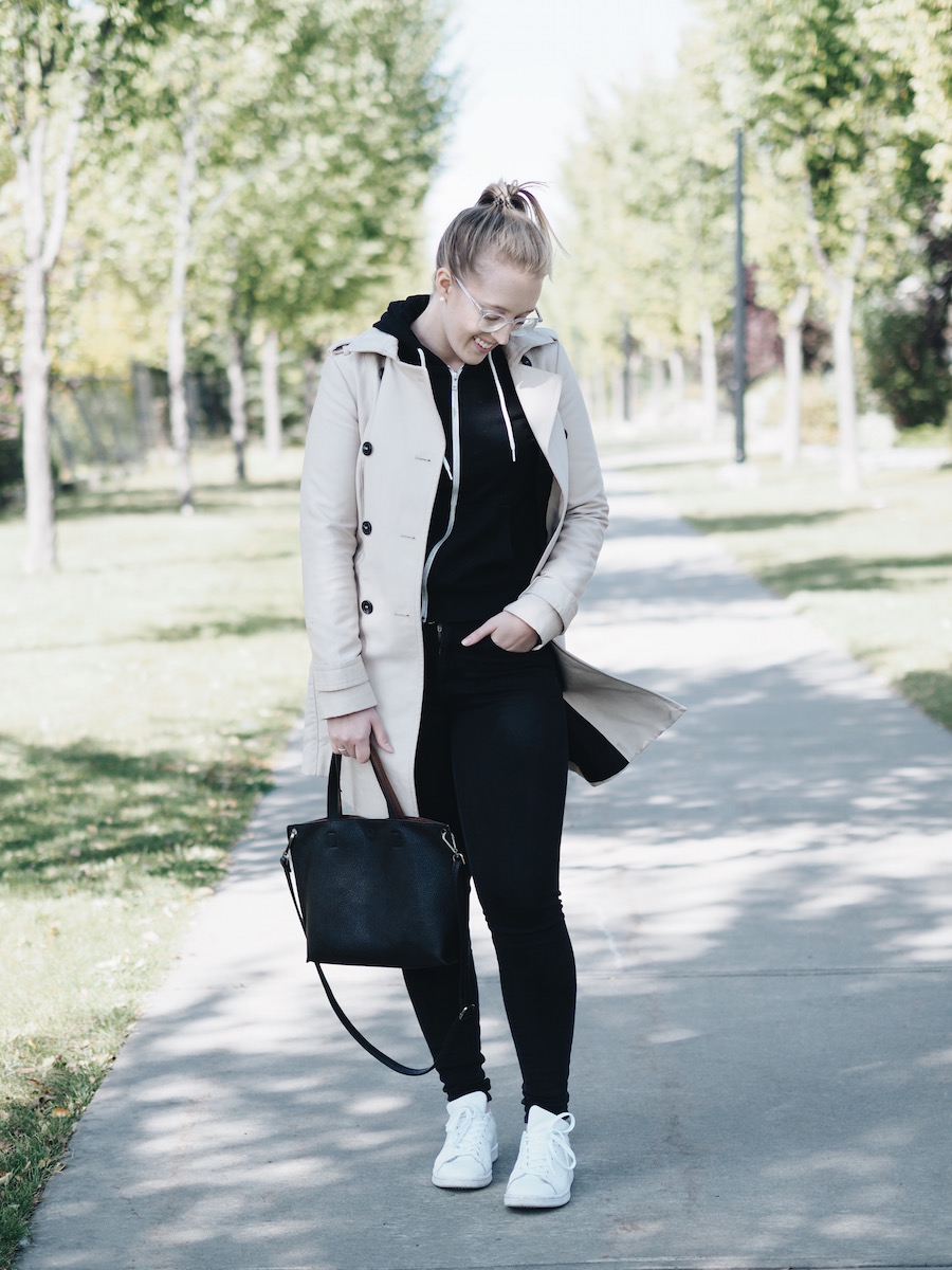 Casual Chic - Strungingold {Zara trench, H&M Sweater, American Eagle Jeans, Adidas Stan Smith sneakers, American Eagle Street Level Bag}