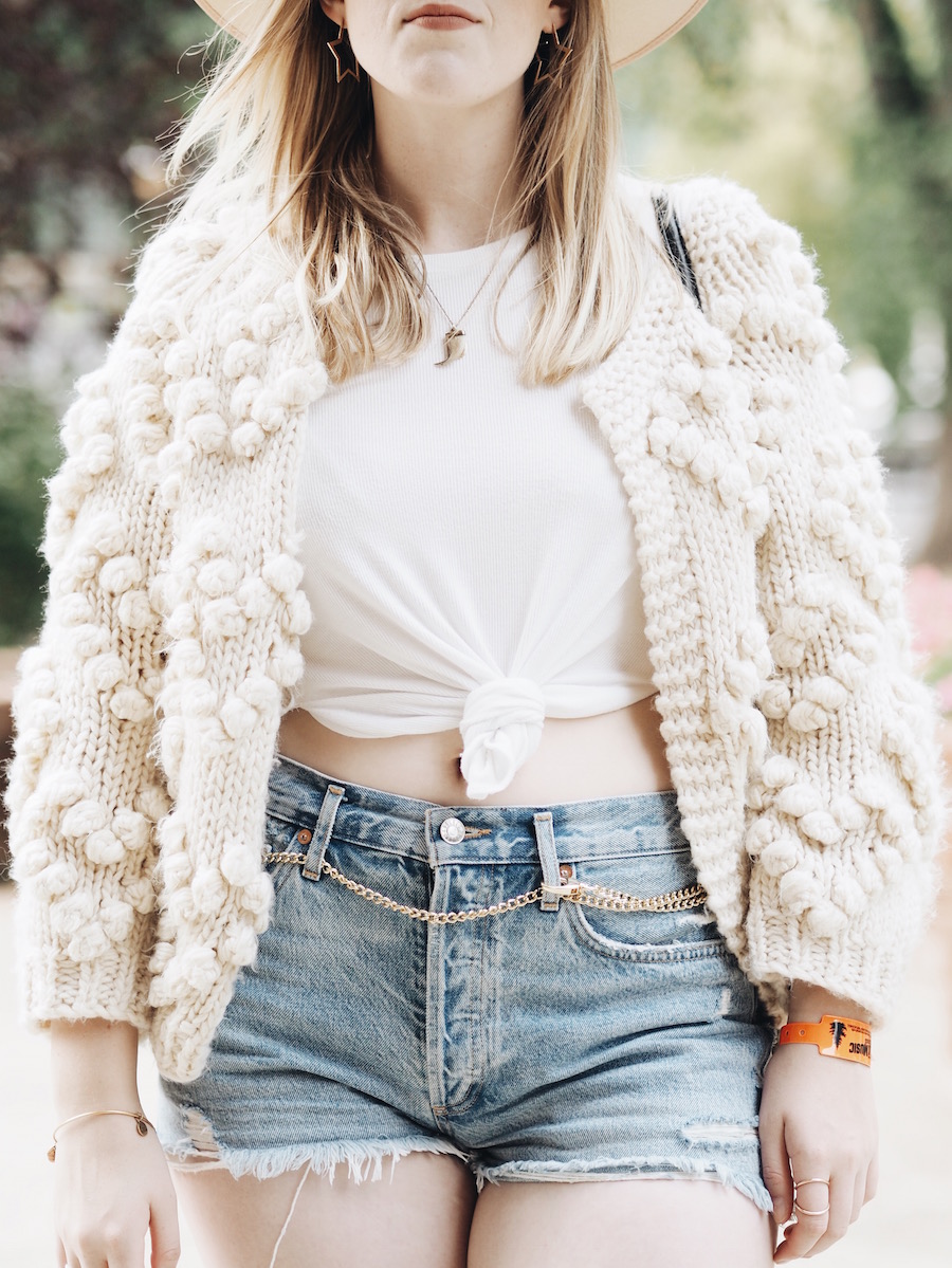 Fall Style chunky knit transitioning seasons denim cutoffs vintage thrifted chain belt edmonton folk music festival